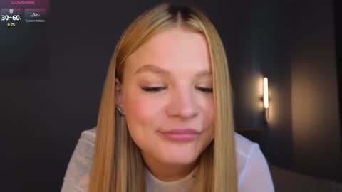 Snapshot of lovely_babyy chatting on 2, 2, 2025 Jenny online show from 2, 2, 2025