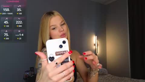 Snapshot of lovely_babyy chatting on 24, 2, 2025 Jenny online show from 24, 2, 2025