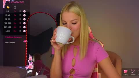 Snapshot of lovely_babyy chatting on 12, 11, 2025 Jenny online show from 12, 11, 2025