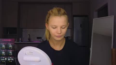 Snapshot of lovely_babyy chatting on 17, 5, 2026 Jenny online show from 17, 5, 2026