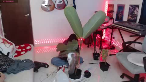 Snapshot of lovely_cass chatting on 2, 10, 2025 Cassie online show from 2, 10, 2025
