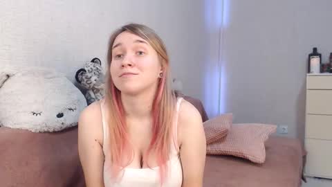 Snapshot of lovely_hayley chatting on 4, 11, 2025 Lovely Hayley online show from 4, 11, 2025