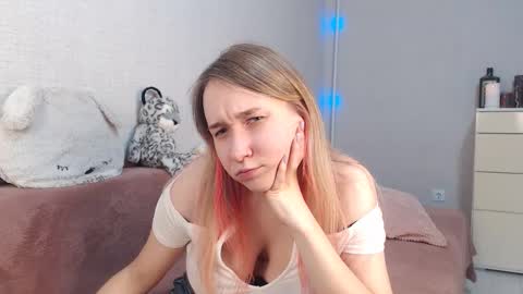 Snapshot of lovely_hayley chatting on 19, 11, 2025 Lovely Hayley online show from 19, 11, 2025