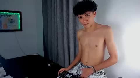 Snapshot of lovely_horny713 chatting on 15, 4, 2026 Salo online show from 15, 4, 2026