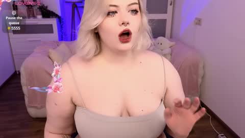 Snapshot of lovely_leilla chatting on 18, 1, 2025 lovely_leilla online show from 18, 1, 2025