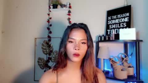 Snapshot of lovely_oliviax chatting on 17, 4, 2026 KATE online show from 17, 4, 2026