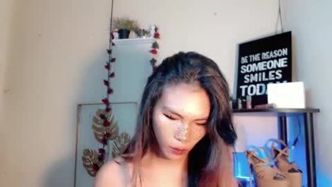 Snapshot of lovely_oliviax chatting on 18, 4, 2026 KATE online show from 18, 4, 2026