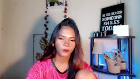 Snapshot of lovely_oliviax chatting on 18, 4, 2026 KATE online show from 18, 4, 2026