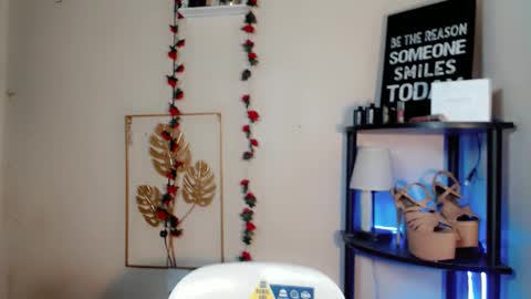Snapshot of lovely_oliviax chatting on 20, 4, 2026 KATE online show from 20, 4, 2026