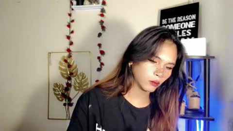Snapshot of lovely_oliviax chatting on 23, 4, 2026 KATE online show from 23, 4, 2026