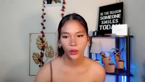 Snapshot of lovely_oliviax chatting on 24, 4, 2026 KATE online show from 24, 4, 2026