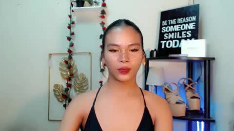 Snapshot of lovely_oliviax chatting on 26, 4, 2026 KATE online show from 26, 4, 2026