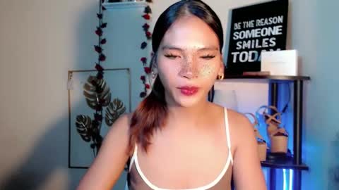 Snapshot of lovely_oliviax chatting on 27, 4, 2026 KATE online show from 27, 4, 2026