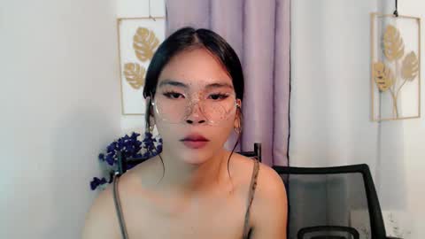 Snapshot of lovely_oliviax chatting on 28, 4, 2026 KATE online show from 28, 4, 2026