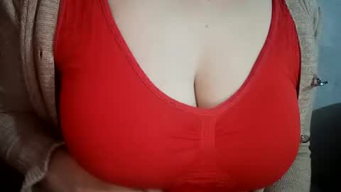 Snapshot of lovely_sweet_girl chatting on 4, 2, 2025 katrina follow me guys online show from 4, 2, 2025