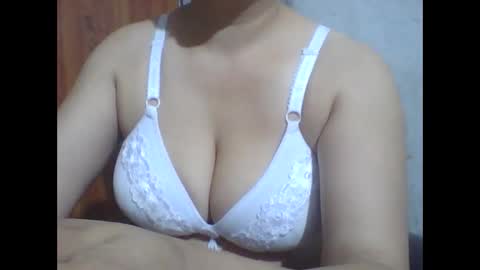 Snapshot of lovely_sweet_girl chatting on 24, 10, 2025 katrina follow me guys online show from 24, 10, 2025