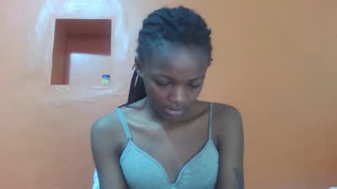 Snapshot of lovely_yvonne chatting on 17, 10, 2025 Lovely yvonne online show from 17, 10, 2025