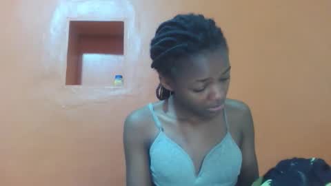 Snapshot of lovely_yvonne chatting on 18, 10, 2025 Lovely yvonne online show from 18, 10, 2025