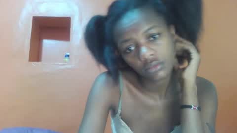 Snapshot of lovely_yvonne chatting on 23, 10, 2025 Lovely yvonne online show from 23, 10, 2025