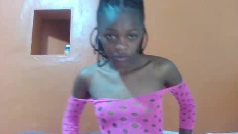 Snapshot of lovely_yvonne chatting on 19, 11, 2025 Lovely yvonne online show from 19, 11, 2025