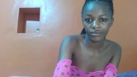 Snapshot of lovely_yvonne chatting on 25, 11, 2025 Lovely yvonne online show from 25, 11, 2025