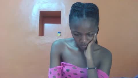 Snapshot of lovely_yvonne chatting on 3, 12, 2025 Lovely yvonne online show from 3, 12, 2025