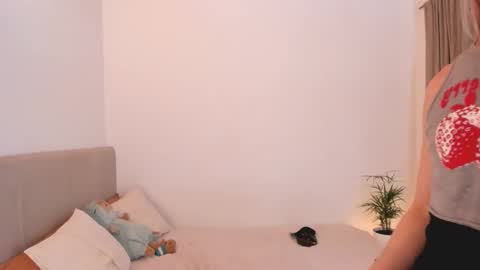 Snapshot of lovelyalison_ chatting on 23, 2, 2025 Alison and Kylian online show from 23, 2, 2025