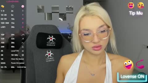 Snapshot of lovelybianca_ chatting on 9, 11, 2025 lovelybianca_ online show from 9, 11, 2025