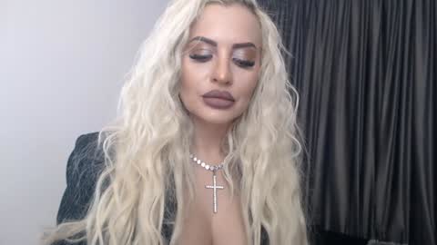 Snapshot of lovelyblondyxxx chatting on 16, 1, 2025 PrAllinXXXa online show from 16, 1, 2025
