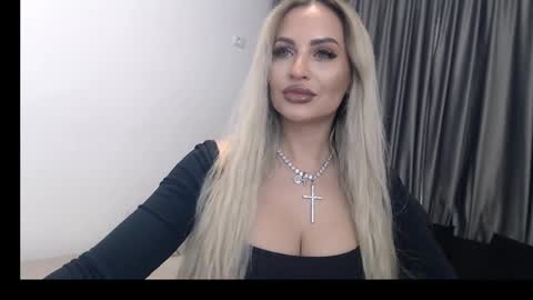 Snapshot of lovelyblondyxxx chatting on 11, 2, 2025 PrAllinXXXa online show from 11, 2, 2025