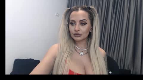 Snapshot of lovelyblondyxxx chatting on 23, 2, 2025 PrAllinXXXa online show from 23, 2, 2025