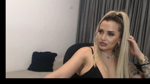 Snapshot of lovelyblondyxxx chatting on 26, 2, 2025 PrAllinXXXa online show from 26, 2, 2025