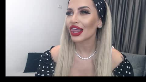 Snapshot of lovelyblondyxxx chatting on 7, 3, 2025 PrAllinXXXa online show from 7, 3, 2025