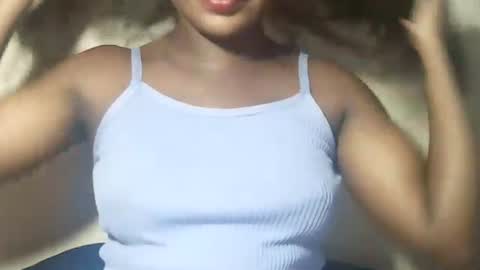 lovelylarra online show from 2, 4, 2026