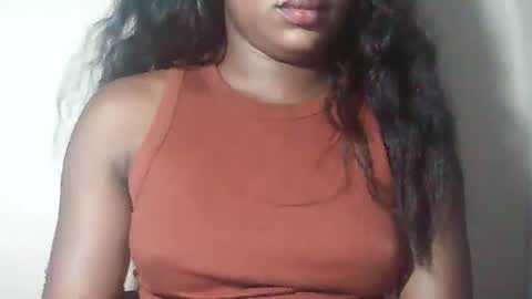 lovelylarra online show from 6, 4, 2026