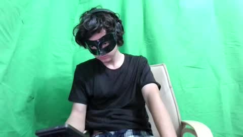 Snapshot of lovelyowner chatting on 2, 1, 2025 .com online show from 2, 1, 2025