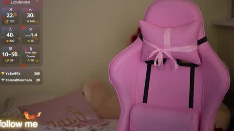 Snapshot of lovelyybell chatting on 25, 11, 2025 B E L L online show from 25, 11, 2025