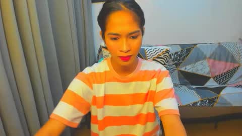 Snapshot of lovemarie19x chatting on 21, 12, 2025 pauleen online show from 21, 12, 2025