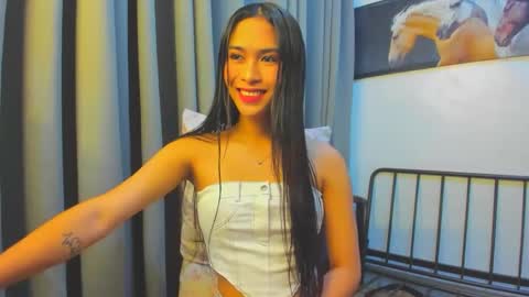 Snapshot of lovemarie19x chatting on 23, 12, 2025 pauleen online show from 23, 12, 2025