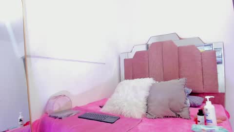 L O V E  online show from 6, 2, 2025