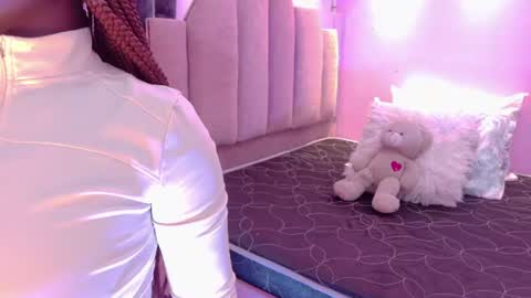 L O V E  online show from 4, 7, 2026