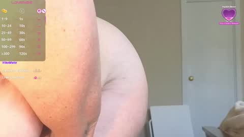 Snapshot of lovesarachristine chatting on 8, 11, 2025 LoveSaraChristine online show from 8, 11, 2025