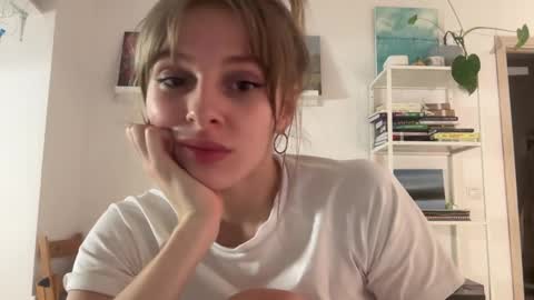 Snapshot of lovesstation chatting on 3, 2, 2025 lovesstation online show from 3, 2, 2025