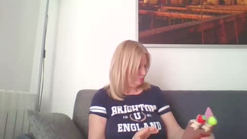 Marlyn online show from 4, 2, 2025