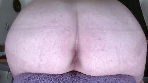 Snapshot of lovesurass2 chatting on 6, 4, 2026 lovesurass2 online show from 6, 4, 2026