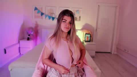 Barbie  Follow me online show from 12, 10, 2025