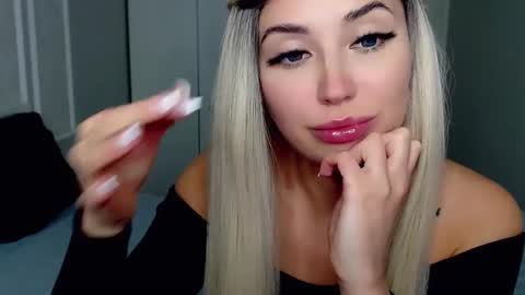 Snapshot of loveydovey88 chatting on 18, 2, 2025 Rosie online show from 18, 2, 2025