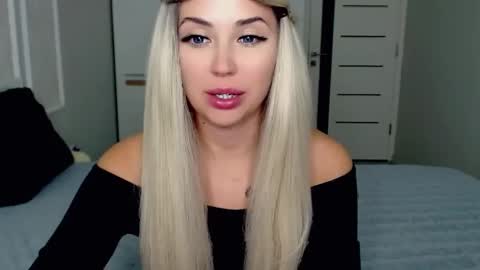 Snapshot of loveydovey88 chatting on 18, 2, 2025 Rosie online show from 18, 2, 2025