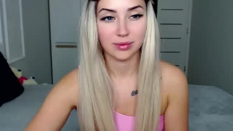 Snapshot of loveydovey88 chatting on 4, 3, 2025 Rosie online show from 4, 3, 2025