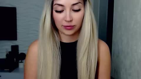 Snapshot of loveydovey88 chatting on 4, 4, 2026 Rosie online show from 4, 4, 2026